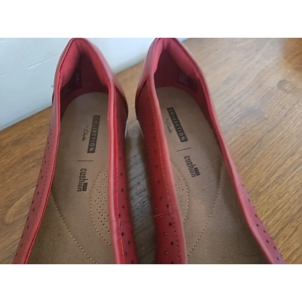 Clarks Collection Red Leather Perforated Soft Cushion Ballet Flats Womens 9